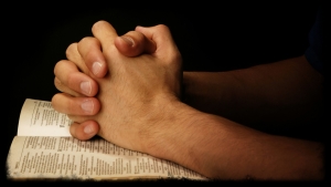 praying-hands-on-scripture