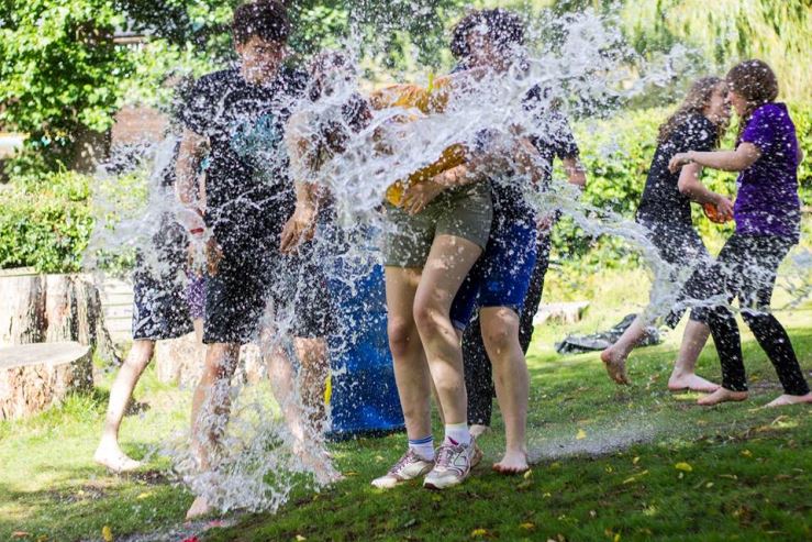 campquest-water-fight